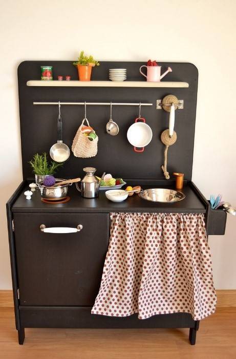 30-pretend-kitchens-we-kind-of-wish-were-real-kid-kitchens-black-kid-kitchen-with-polka-dot-curtain-578850bb81c866970ee812c1-w620_h800